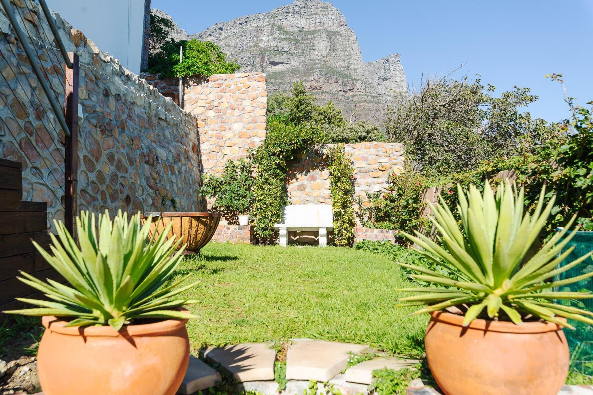 Camps Bay Blue Self-Catering Studios Kapstadt Exterior foto